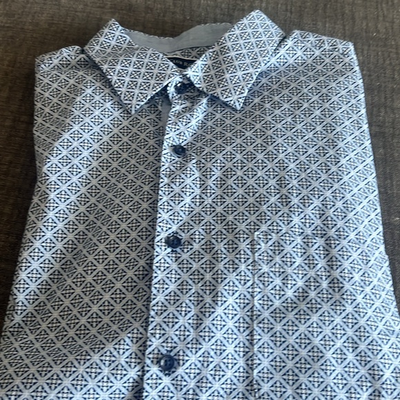 Men’s Short Sleeve Button Down - Picture 5 of 5
